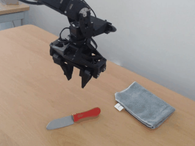 Demonstration for putting knife on cloth